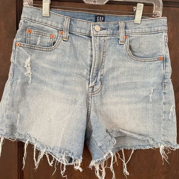 Gap light wash cut off shorts - Picture 1 of 5